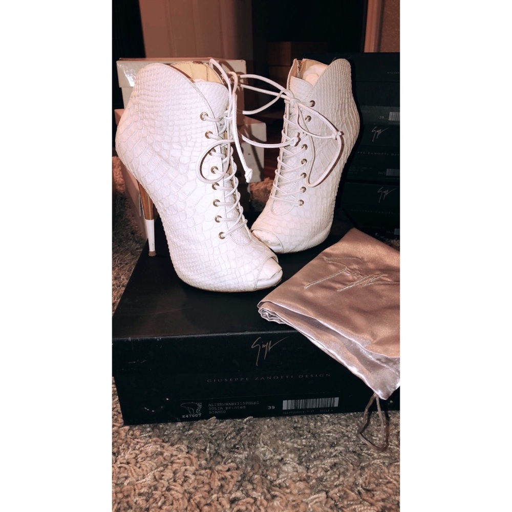Women’s Giuseppe Zanotti booties - Picture 2 of 4